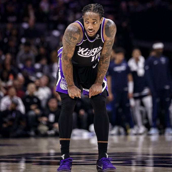 C7链接通道-神的武器！德罗赞19中14+0三分出手砍32分2板6助3断，罚球5中4