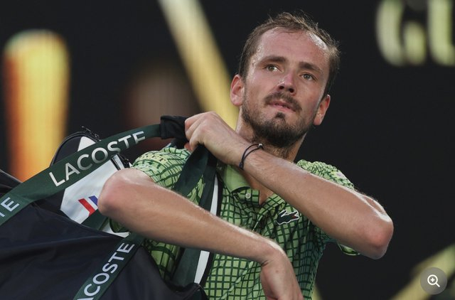 C7链接通道-41名ATP人员被困迪拜梅总打趣来场闭门赛，周意发文称成战地记者|阿联酋|马卡报|梅德韦杰夫|球员|比赛_新浪体育_新浪新闻